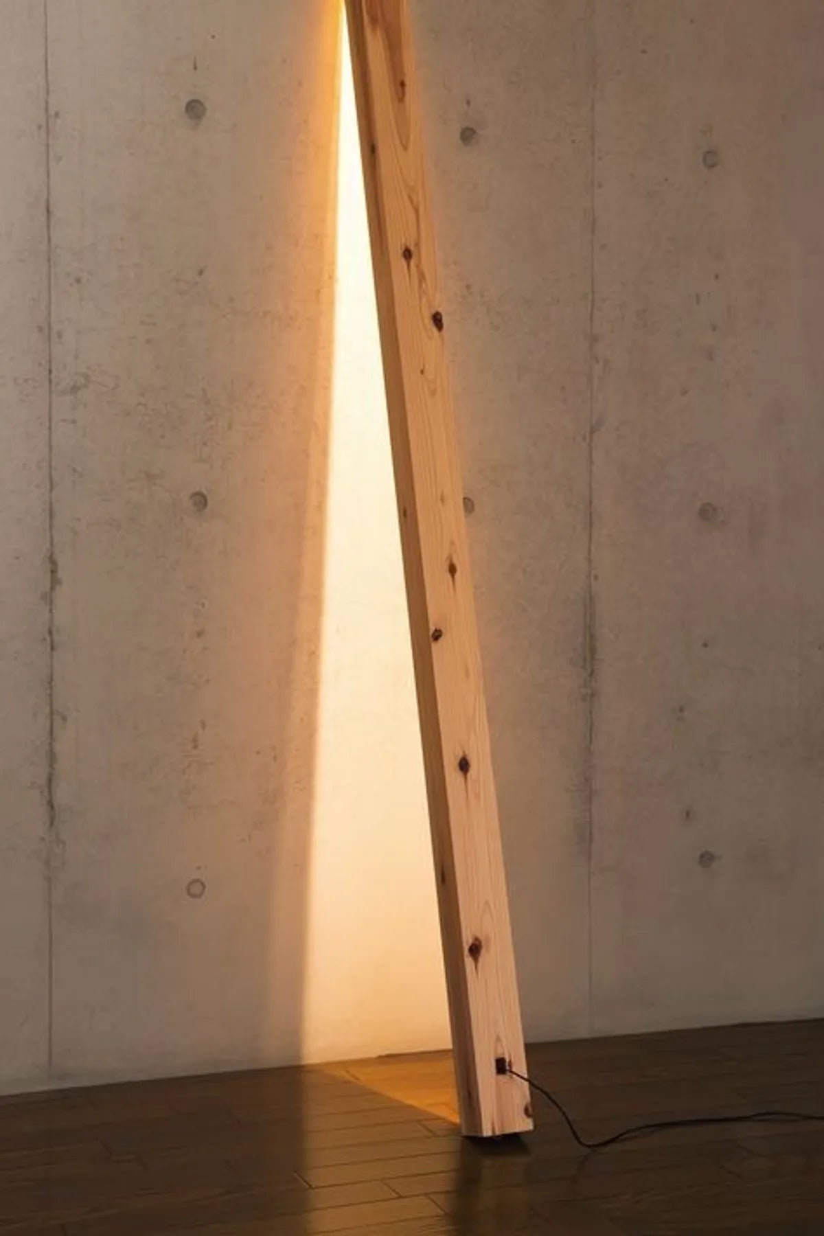 NIX LINE – Solid Wood Floor Lamp